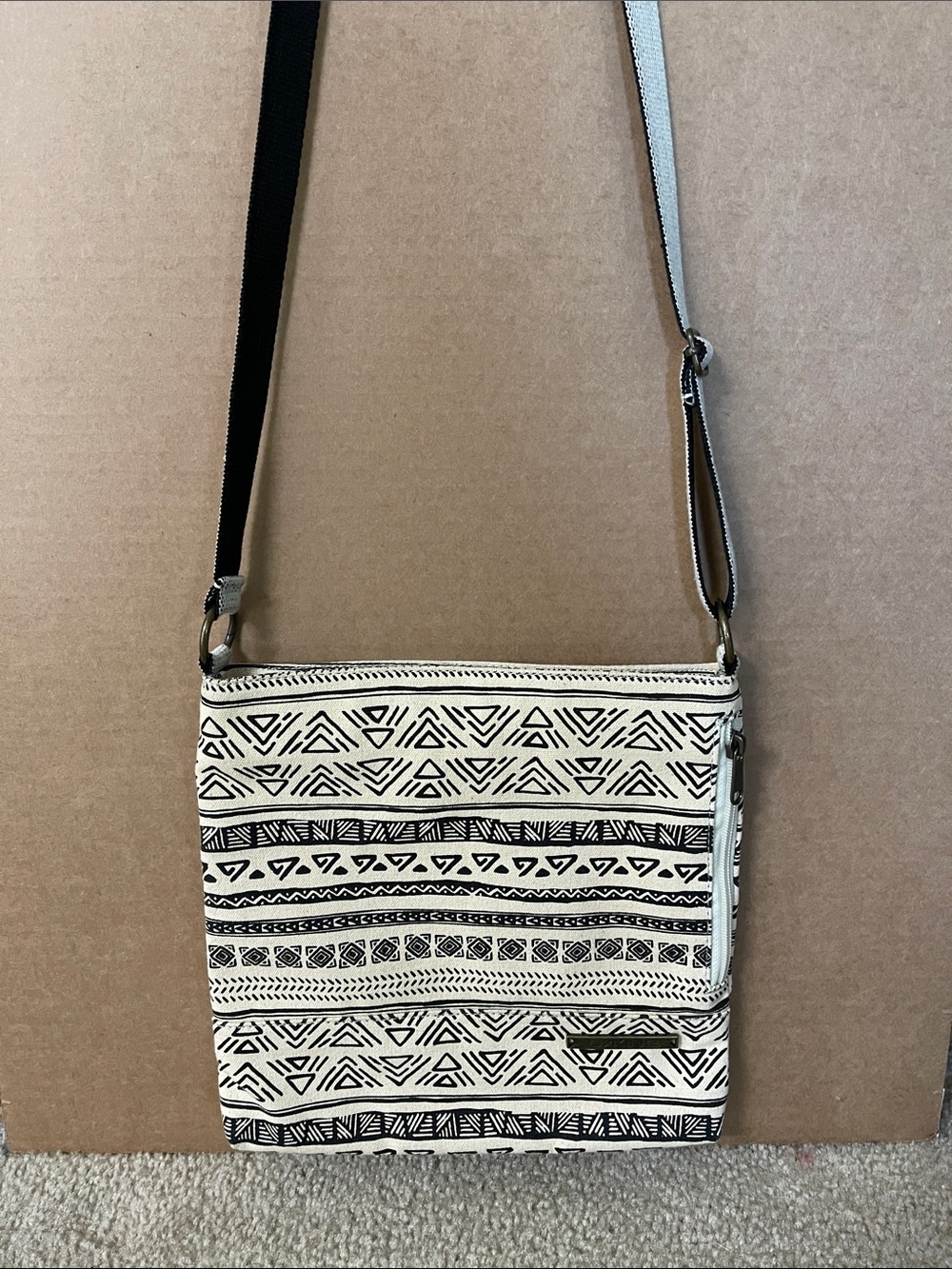 Dakine Black and Cream Patterned Crossbody Bag